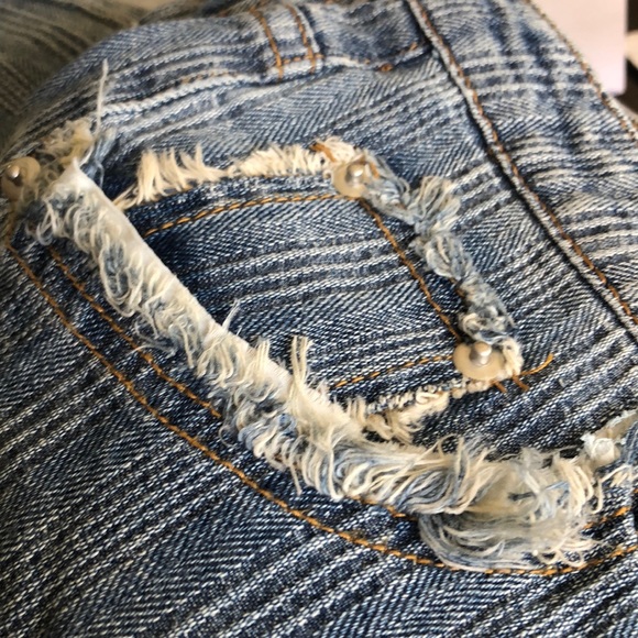 POL FRAYED CROP HI LO DISTRESSED JEANS - Picture 12 of 16